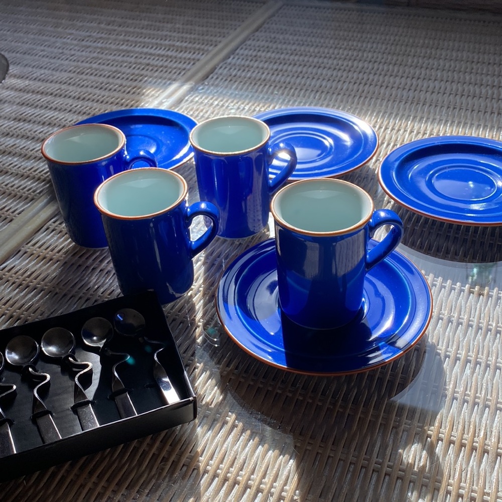 8 piece expresso and saucer set with stirring spoons